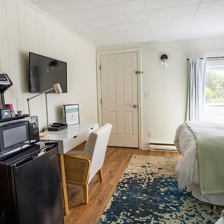 Friars Bay Inn & Cottages Welshpool Стая снимка
