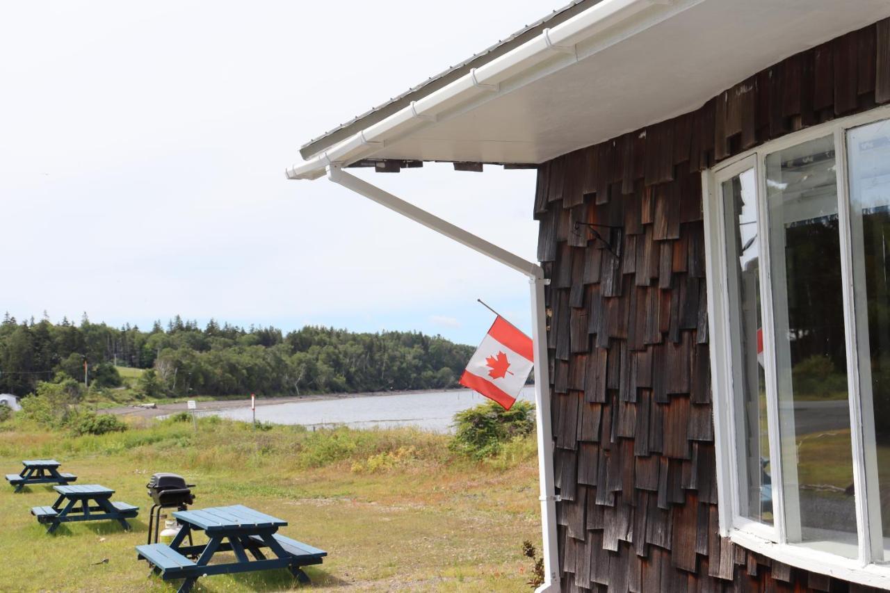 Friars Bay Inn & Cottages Welshpool Екстериор снимка