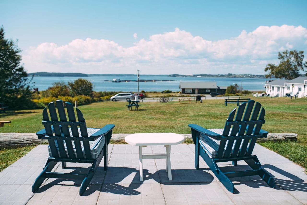 Friars Bay Inn & Cottages Welshpool Екстериор снимка