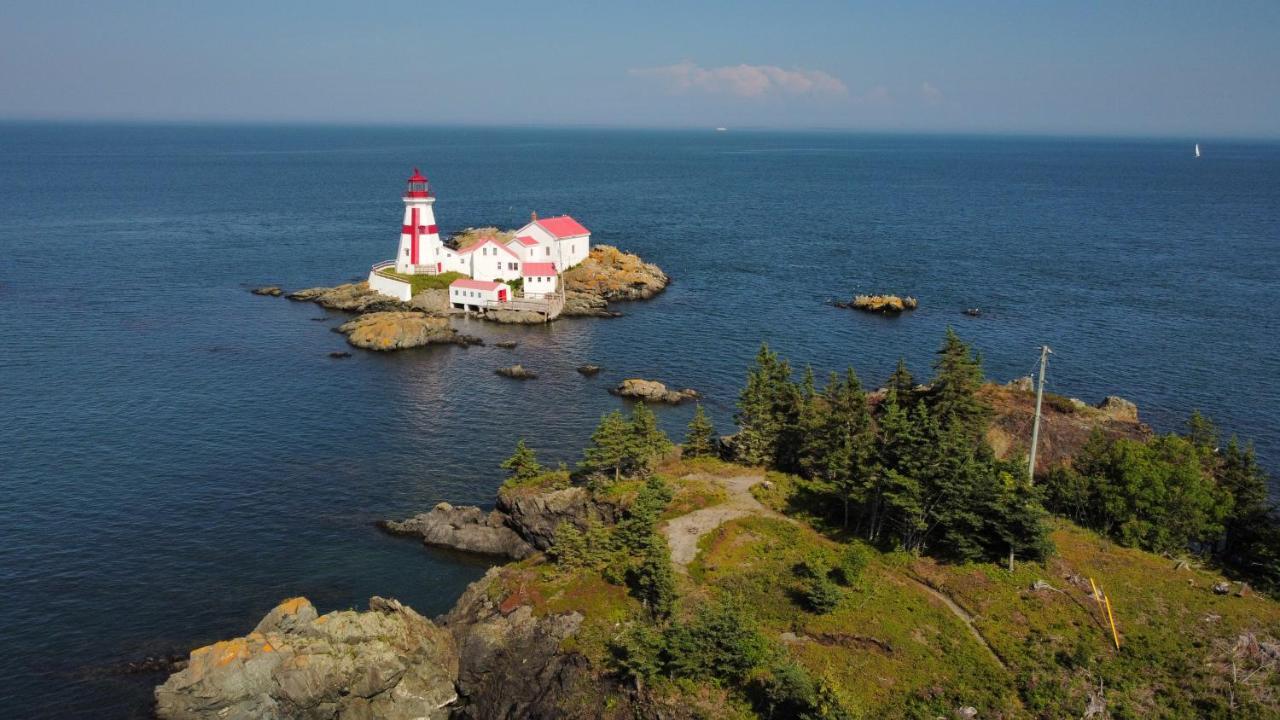 Friars Bay Inn & Cottages Welshpool Екстериор снимка