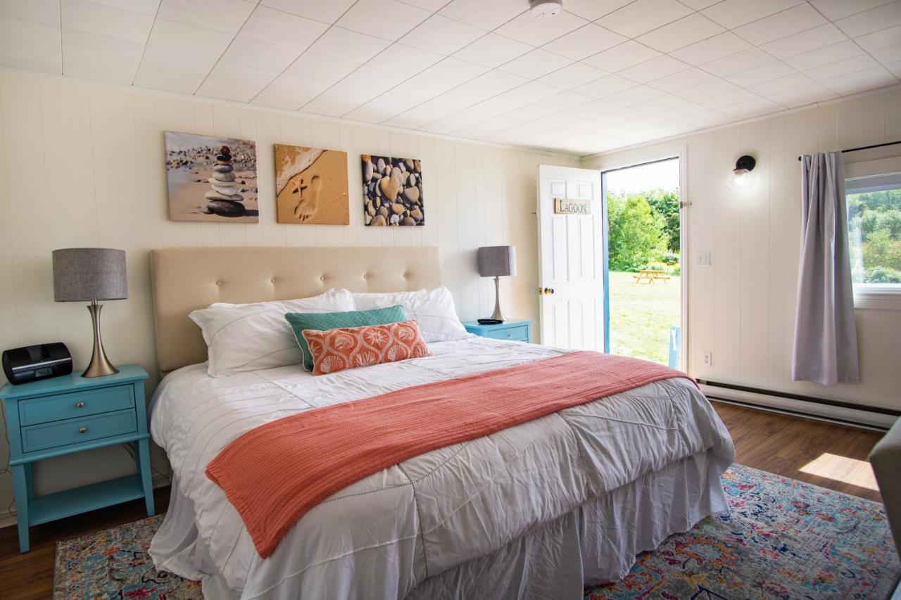 Friars Bay Inn & Cottages Welshpool Екстериор снимка