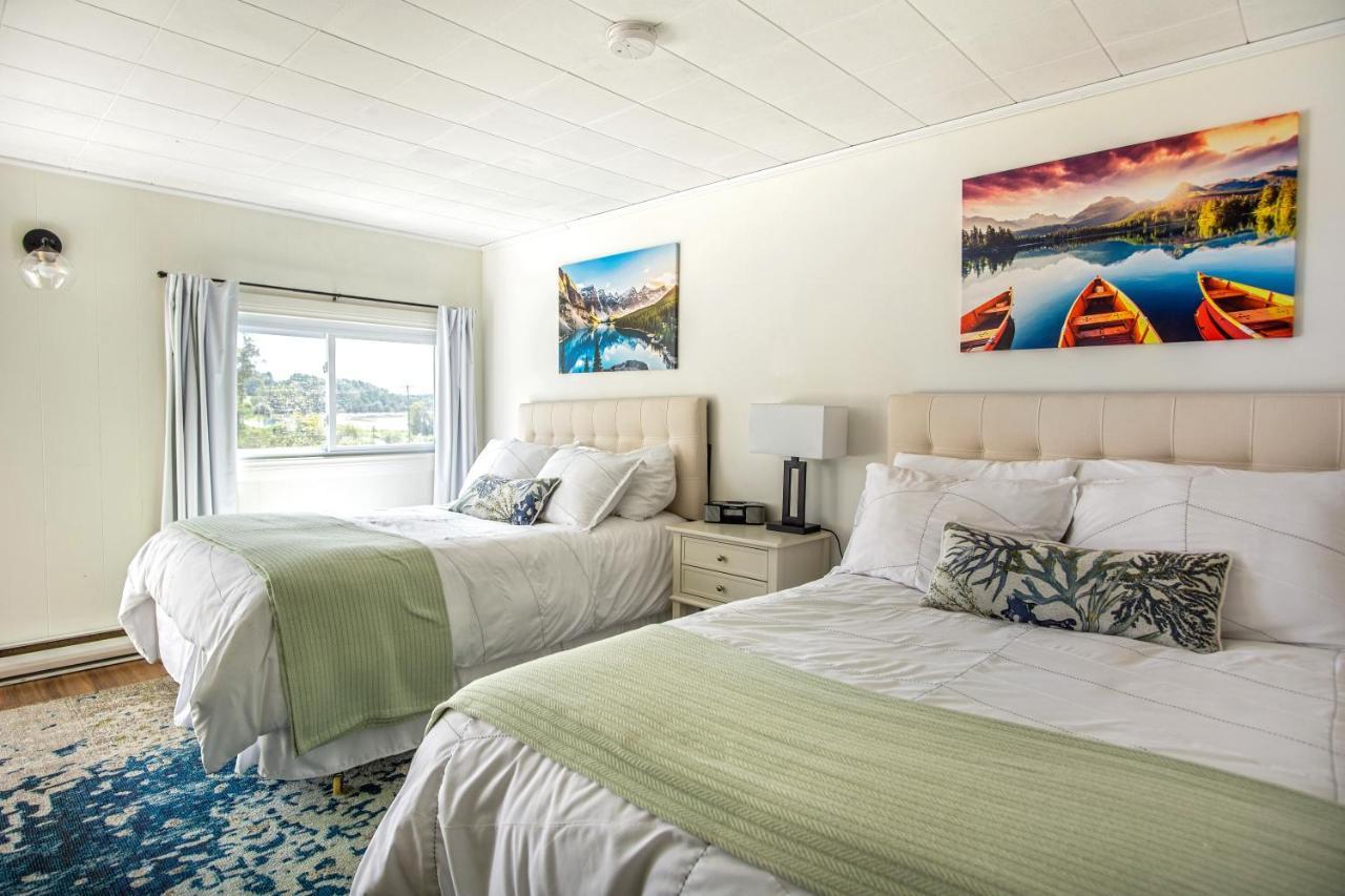 Friars Bay Inn & Cottages Welshpool Екстериор снимка
