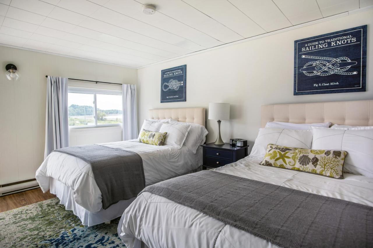 Friars Bay Inn & Cottages Welshpool Екстериор снимка