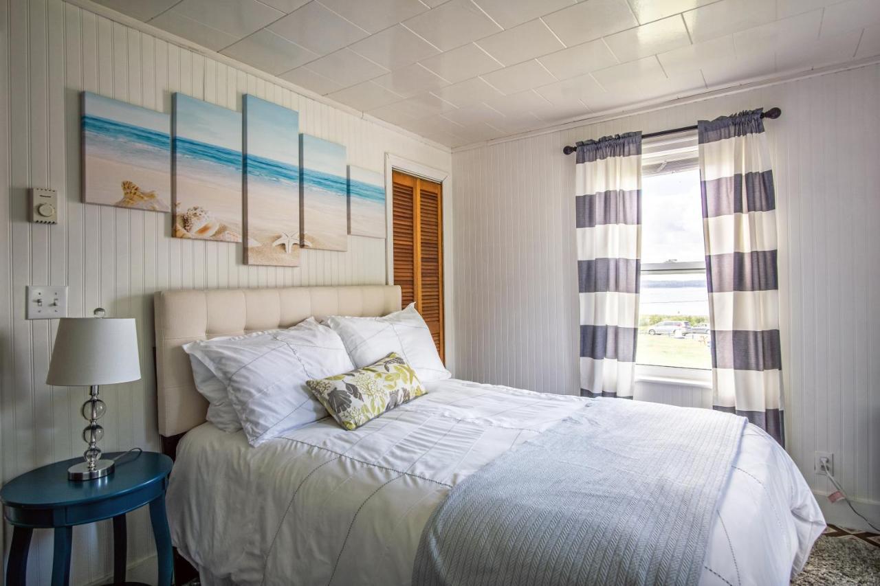 Friars Bay Inn & Cottages Welshpool Екстериор снимка