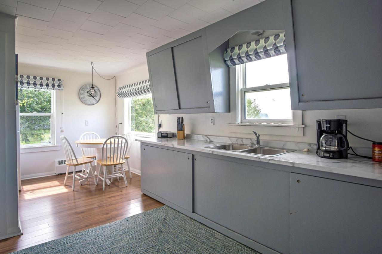 Friars Bay Inn & Cottages Welshpool Екстериор снимка