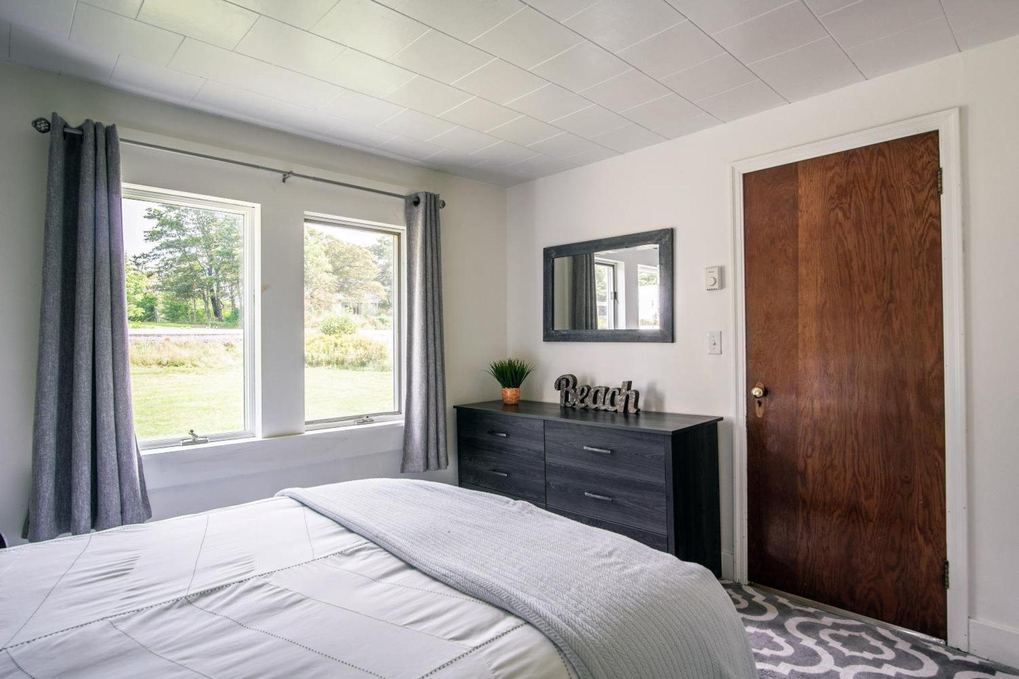 Friars Bay Inn & Cottages Welshpool Стая снимка