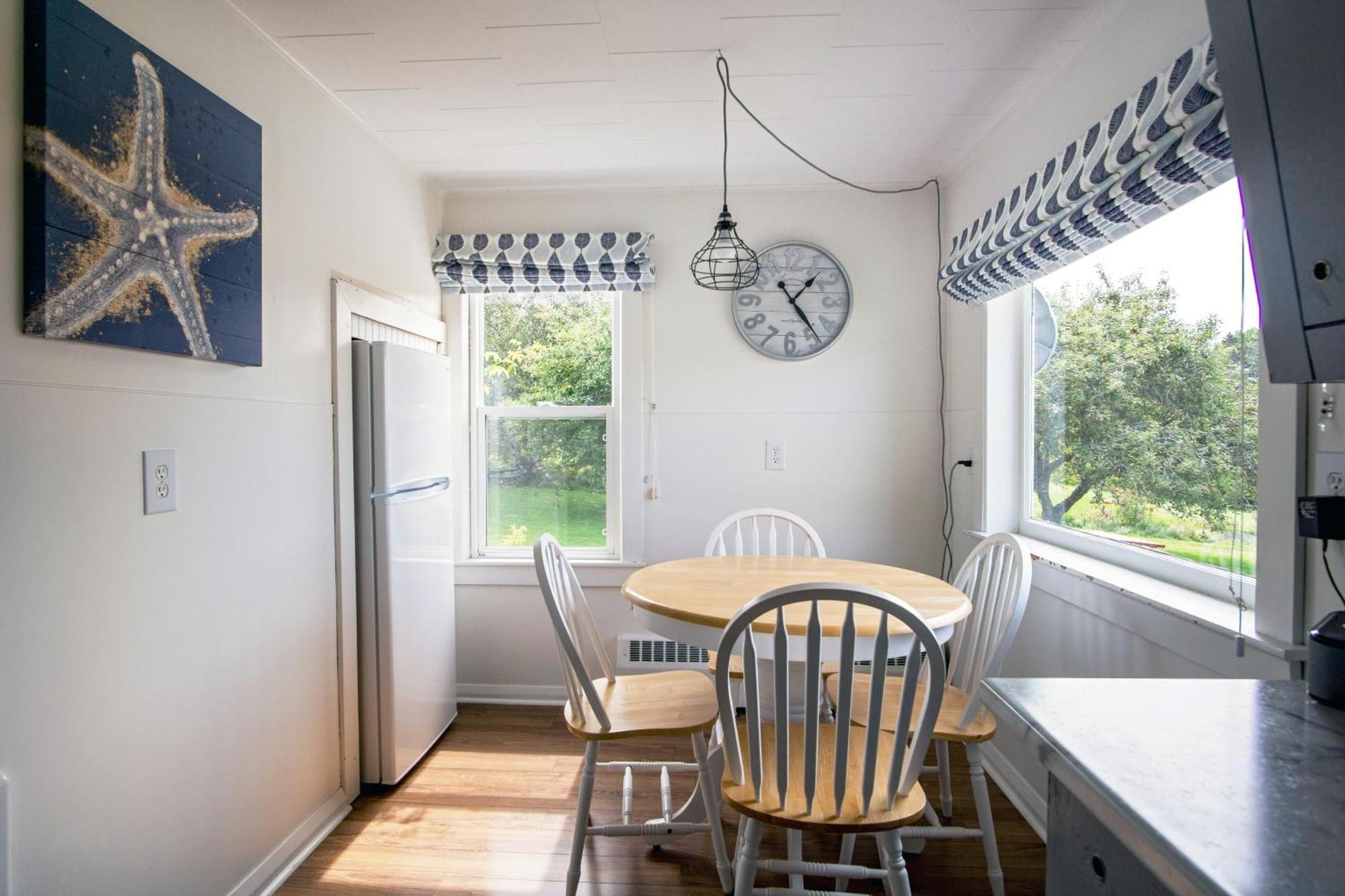 Friars Bay Inn & Cottages Welshpool Стая снимка