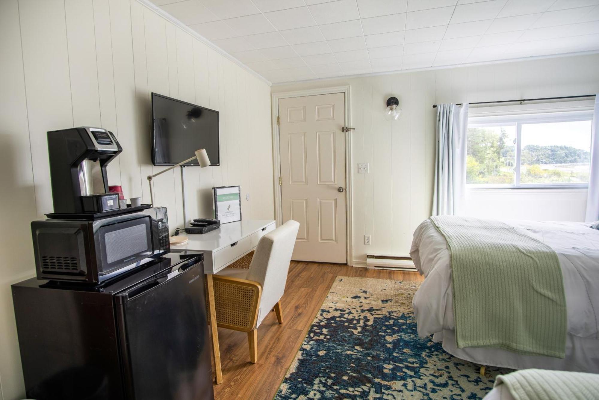 Friars Bay Inn & Cottages Welshpool Стая снимка