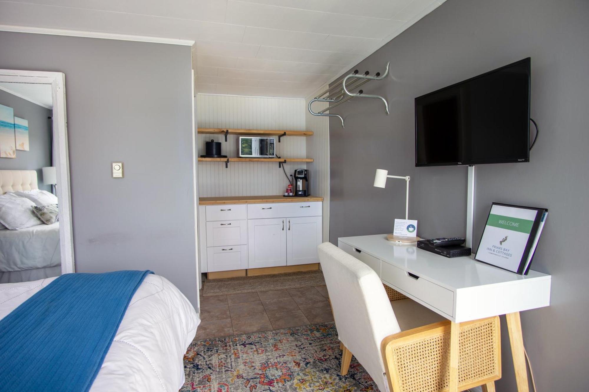 Friars Bay Inn & Cottages Welshpool Стая снимка