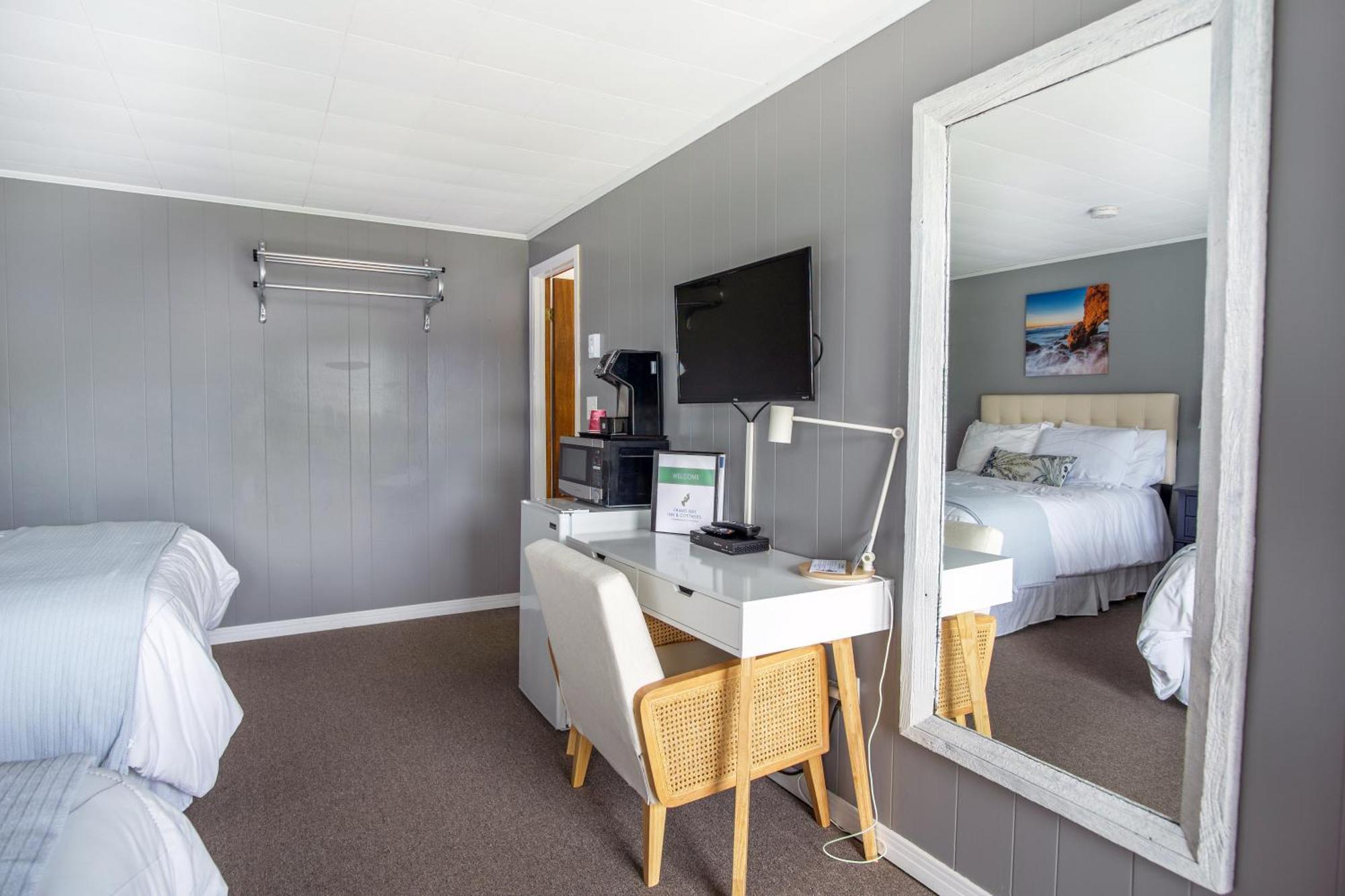Friars Bay Inn & Cottages Welshpool Стая снимка