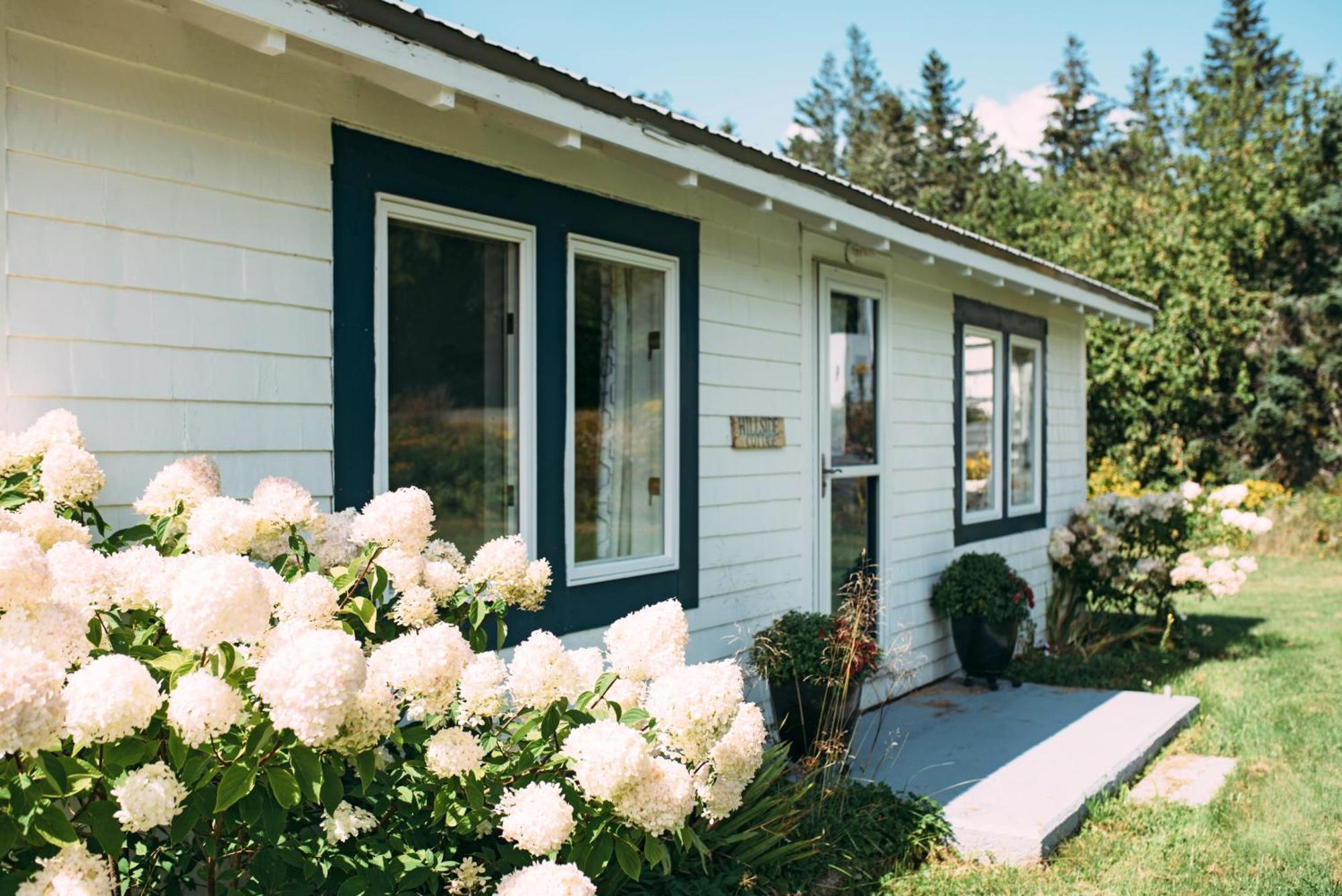 Friars Bay Inn & Cottages Welshpool Стая снимка