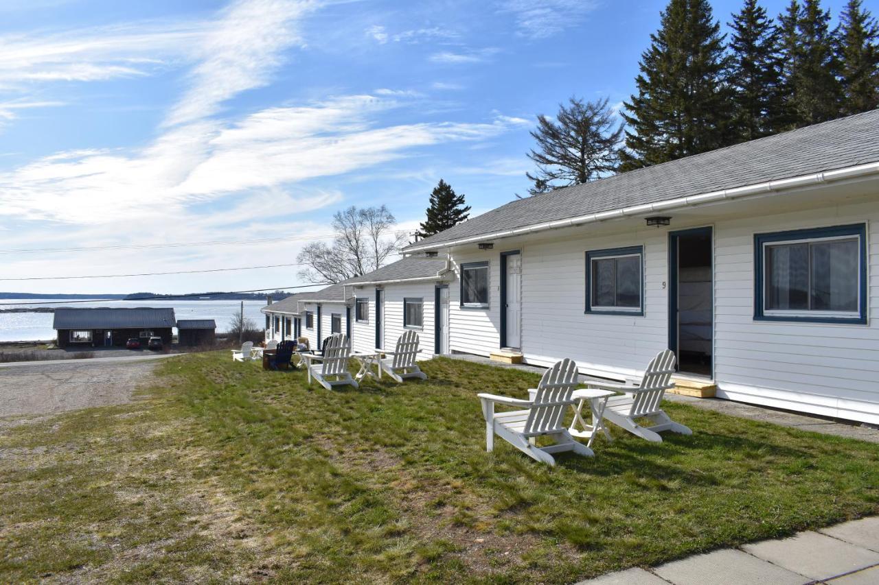 Friars Bay Inn & Cottages Welshpool Екстериор снимка